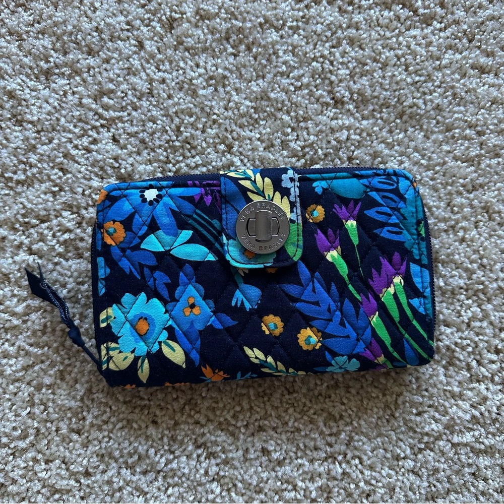 Vera Bradley Midnight Blues Quilted Turn Lock Zip‎ Wallet
